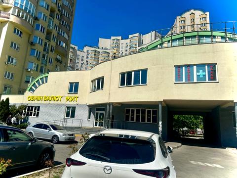 комерційна за адресою Анни Ахматовой, 46