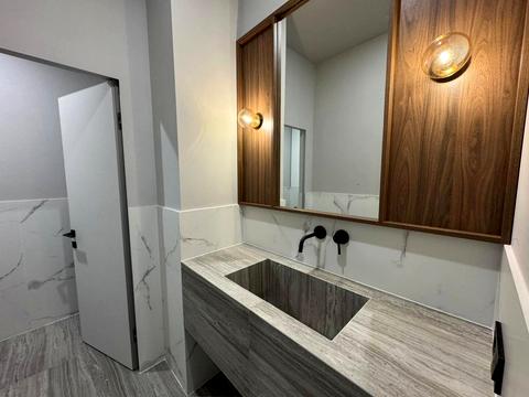 комерційна за адресою Бульварно-Кудрявська вул. (Воровського), 15Є