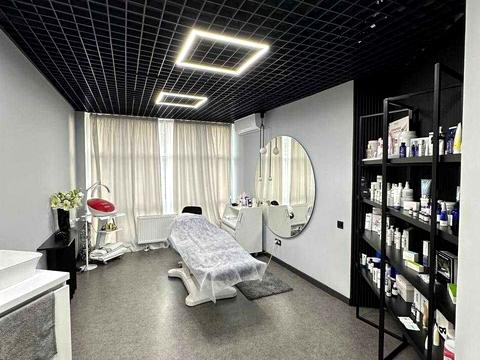 комерційна за адресою Варненська вул., 2