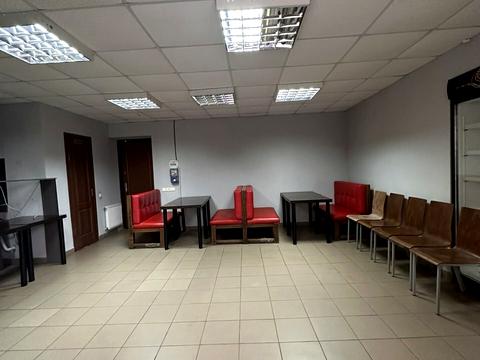 комерційна за адресою Тролейбусна вул., 15