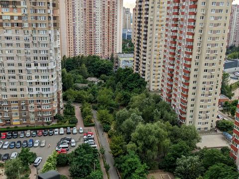 квартира за адресою Анни Ахматової вул., 22