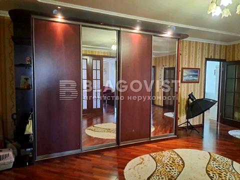 квартира за адресою Анни Ахматової вул., 13