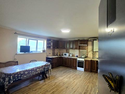 будинок за адресою Вишнева, 1