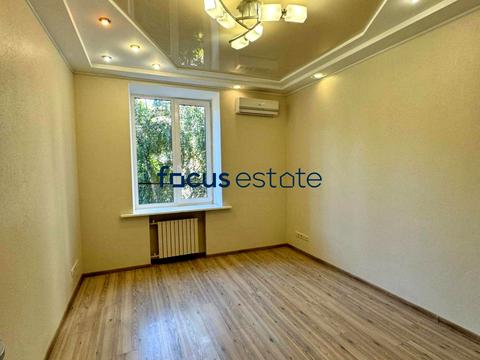 комерційна за адресою Прорізна вул., 4