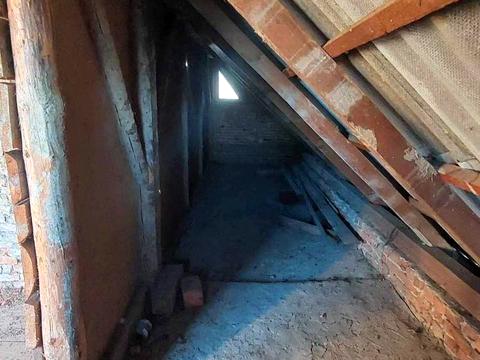 будинок за адресою смт. Отинія, липова