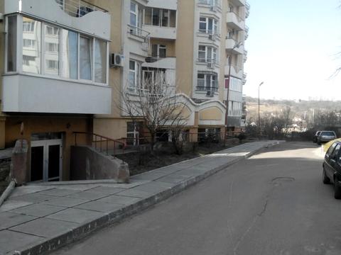 комерційна за адресою Плугова вул., 6