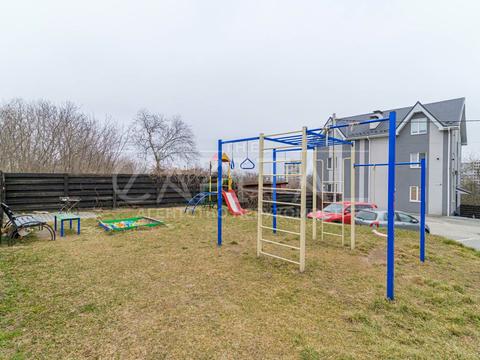 комерційна за адресою Левітана вул., 4
