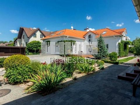 будинок за адресою Леоніда Каденюка вул.