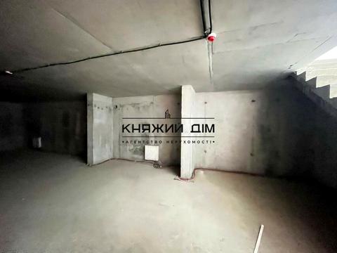комерційна за адресою Дніпровська набережна вул., 17В