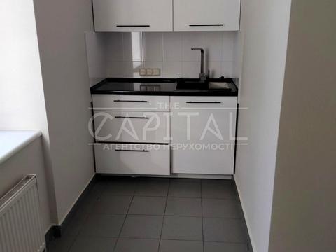 комерційна за адресою Лаврська вул. (Січневого Повстання), 16