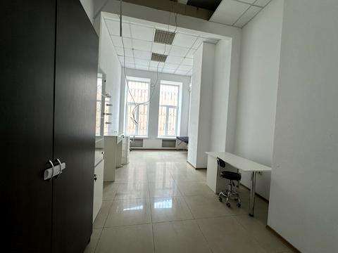 комерційна за адресою Павлівський майдан пл. (Рози Люксембург майдан), 10