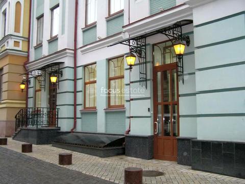 комерційна за адресою Воздвиженська вул., 42