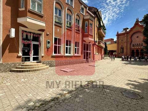 коммерческая по адресу Театральная пл., 5