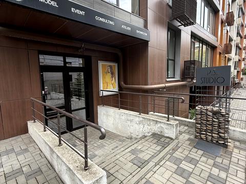 комерційна за адресою Левка Лук'яненка вул. (Василя Жуковського), 16, 18, 20, 24