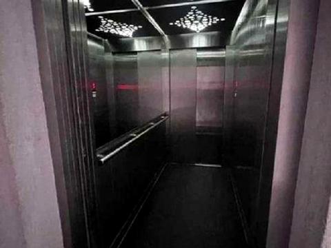 комерційна за адресою Володимирська вул., 38