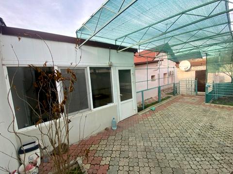 дом по адресу Листопадова ул., 33