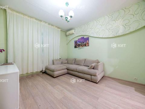квартира за адресою Конституції пл., 2/2