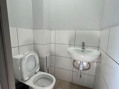 комерційна за адресою Дубенська вул., 142