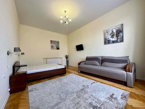 квартира за адресою Академіка Володимира Гнатюка вул. (), 3