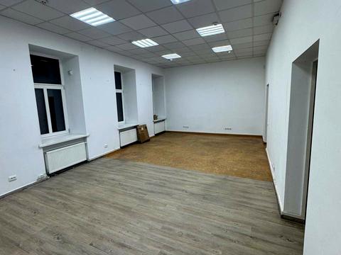 комерційна за адресою Пантелеймона Куліша вул., 24