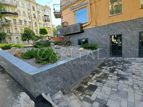 комерційна за адресою Саксаганського вул., 61/17