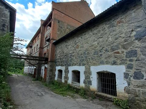 коммерческая по адресу Лугова, 1