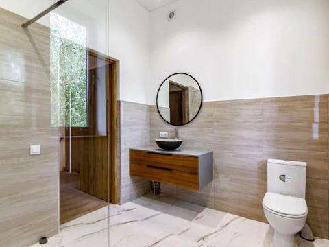 дом по адресу Сержа Лифаря ул. (Олександра Сабурова)