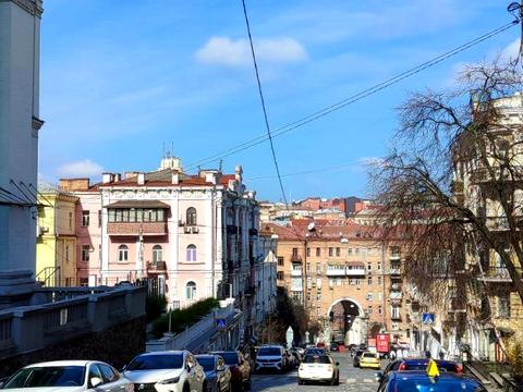 комерційна за адресою Лютеранська вул., 12