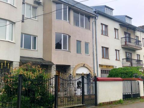 будинок за адресою Кобринської, 10