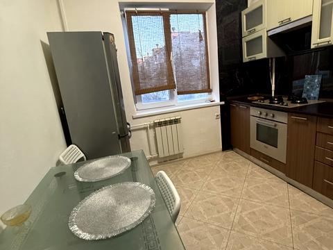 квартира за адресою Романа Шухевича просп. (Генерала Ватутіна), 8