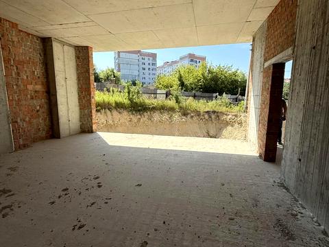 комерційна за адресою Івана Миколайчука вул., 38