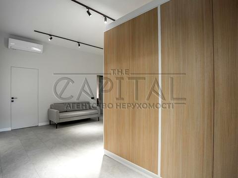 комерційна за адресою Богдана Хмельницького вул., 9