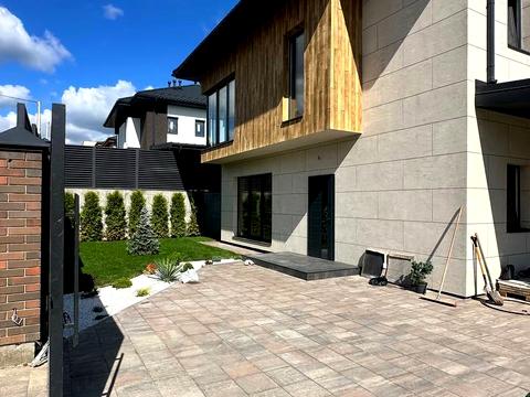 будинок за адресою Вишнева вул.