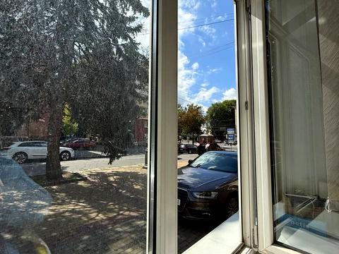 комерційна за адресою Володимирська вул., 94