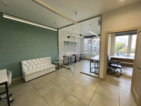 комерційна за адресою Жилянська вул., 68