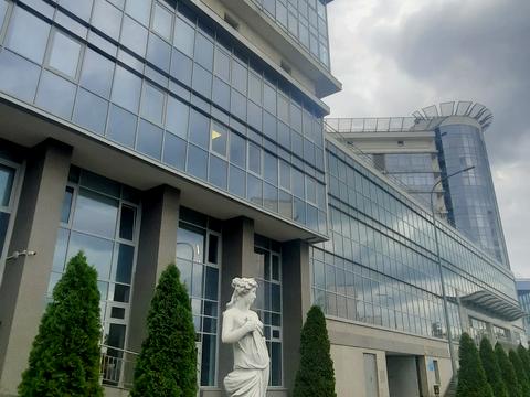 комерційна за адресою Дарницький бульв., 8В