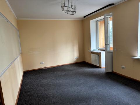 комерційна за адресою Микільсько-Слобідська вул., 4-Д