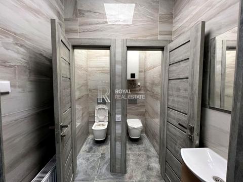 комерційна за адресою Івана Франка вул., 2б