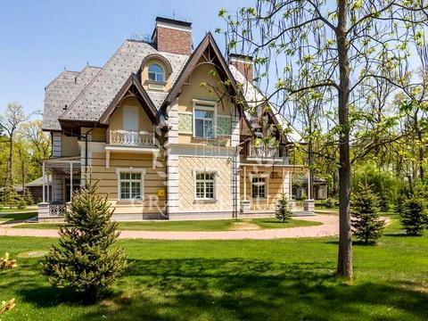 будинок за адресою Курортна вул. (Великого Жовтня)