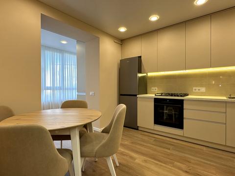 квартира за адресою Домбровського вул., 3в