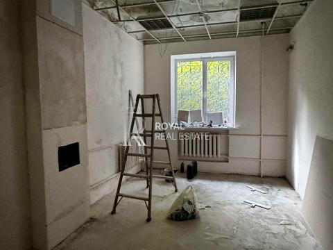 комерційна за адресою Кловський узвіз, 4