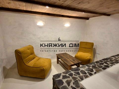 комерційна за адресою Кудрявська вул., 16