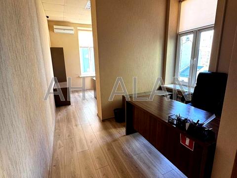 комерційна за адресою Олександра Кониського вул., 82