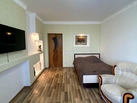 квартира за адресою Володимира Момота вул., 42