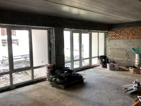 комерційна за адресою Довженка вул., 4