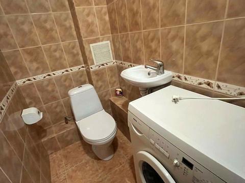 квартира за адресою Анни Ахматової вул., 18