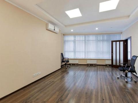 комерційна за адресою Кловський узвіз (Кловський), 7