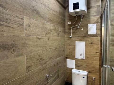 коммерческая по адресу Дніпровська наб., 17