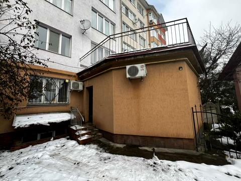 комерційна за адресою Галицька вул., 64