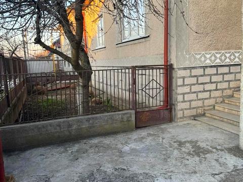 будинок за адресою Молодіжна вул., 8